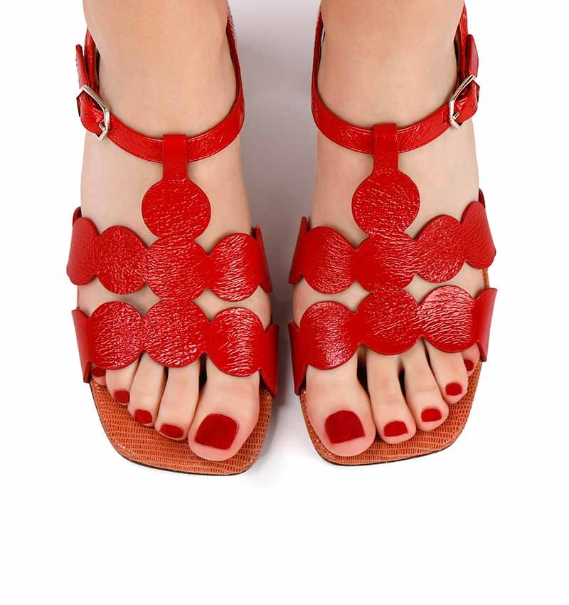 Chie mihara LUCALA RED 2025