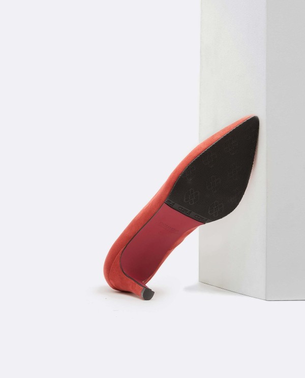 Cuplé SALÓN TEJA DE ULTRASUEDE CON PUNTA FINA Y TACÓN MEDIO Tienda de fábrica