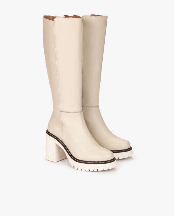Cuplé BOTA BEIGE EN PIEL CON SUELA TRACK En oferta