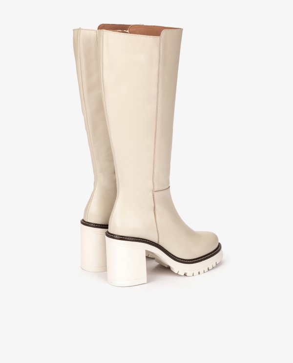 Cuplé BOTA BEIGE EN PIEL CON SUELA TRACK En oferta