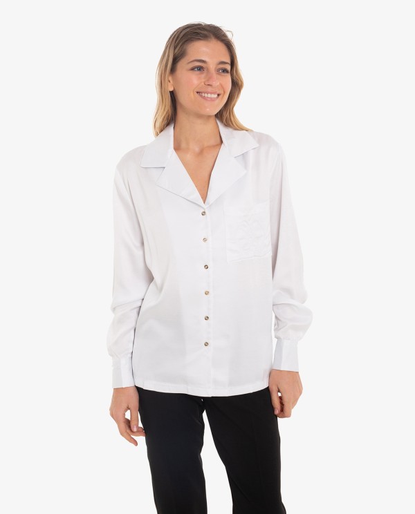 Cuplé CAMISA BLANCA SATINADA CON BOLSILLO