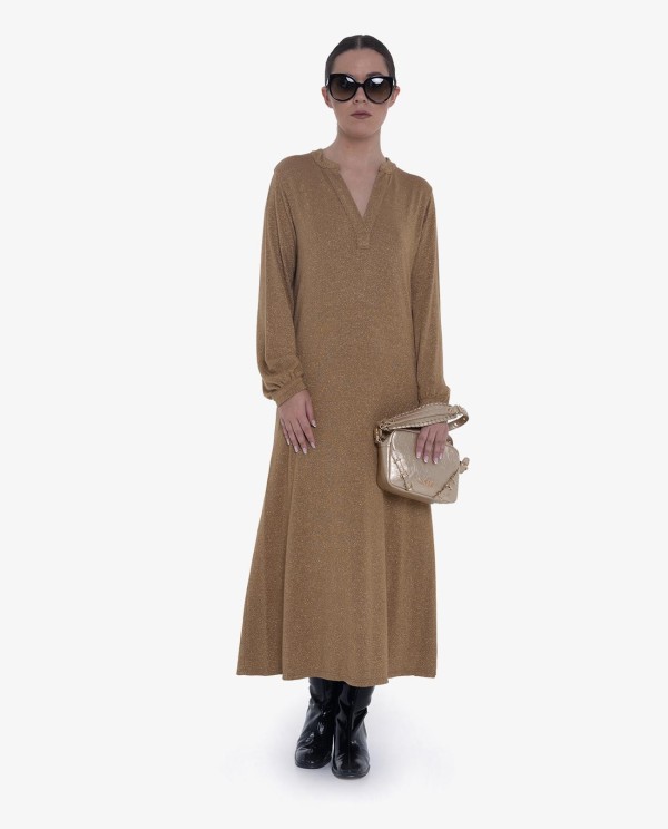 Cuplé MAXI VESTIDO DORADO DE PUNTO CON ESCOTE EN V Y MANGAS LARGAS