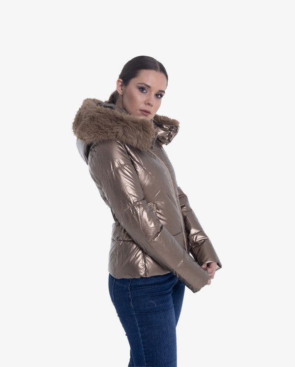 Cuplé PARKA ACOLCHADA DE NYLON BRONCE CON CAPUCHA Y DETALLES DE PELO Precios de Black Friday
