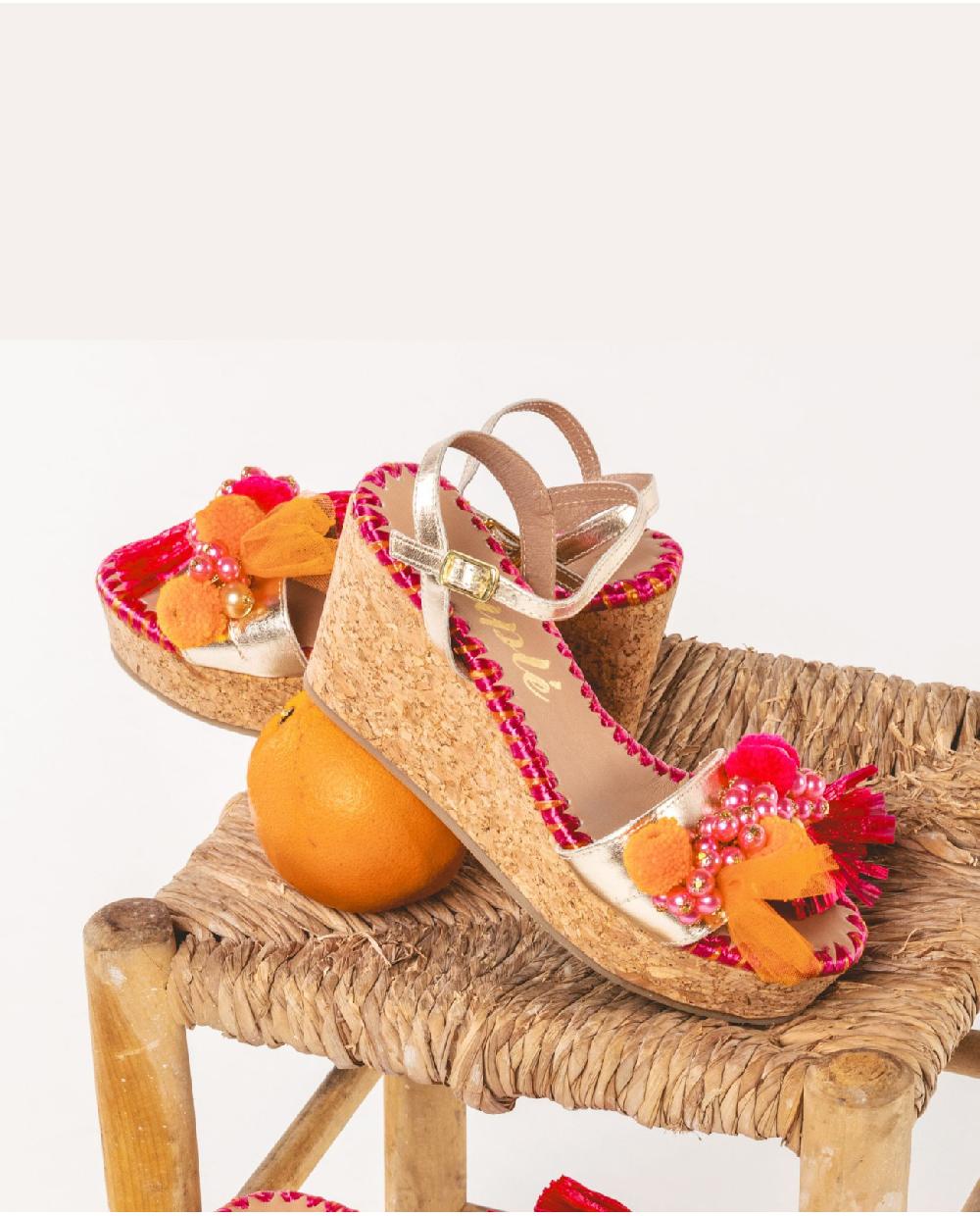 Cuplé SANDALIA CUÑA POMPONES NAPA MULTICOLOR