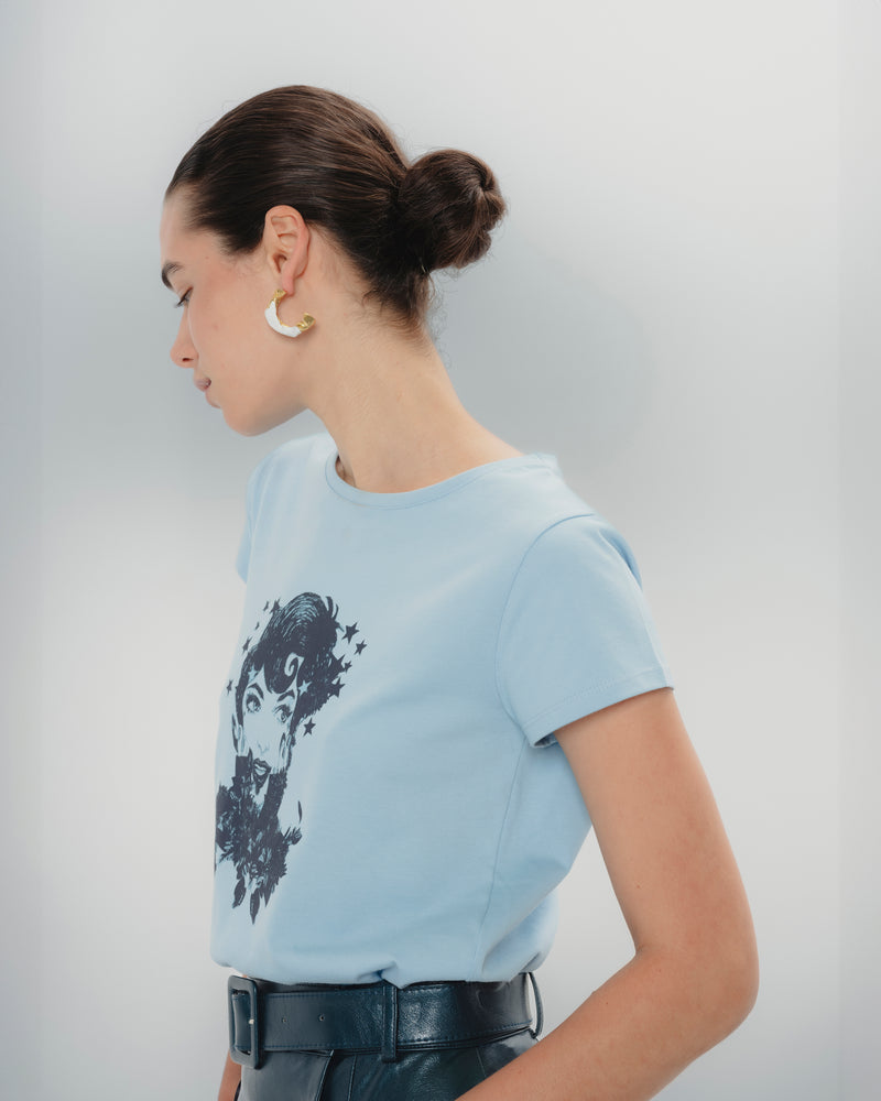 Dolores promesas Camiseta Ilustrada Celeste Dolores Rebajas top
