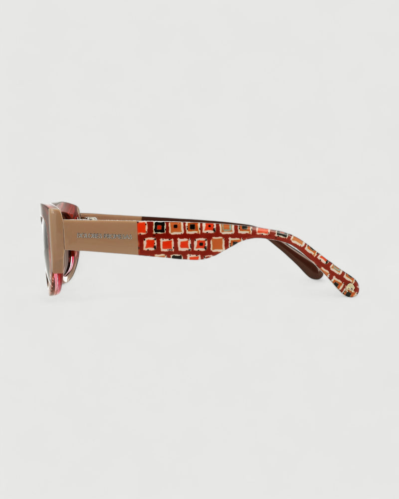 Dolores promesas Gafa rectangular rojo jaspeado beige y estampado 2025