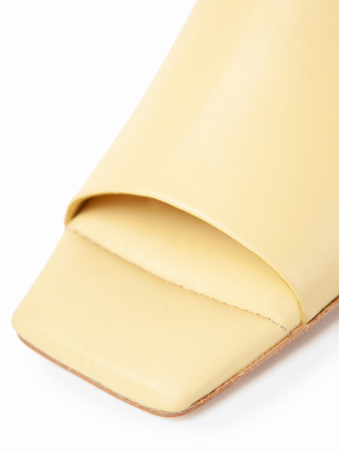 Equitare MINKA - Napasoft Suave Amarillo Superdescuento