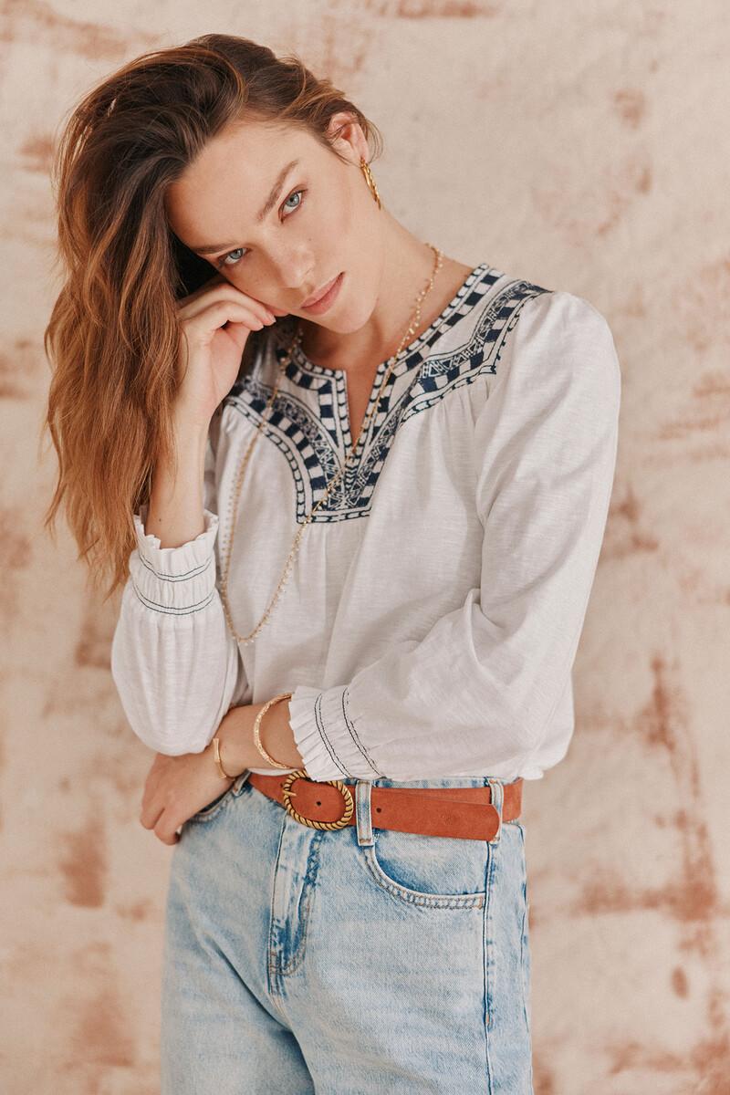 Hoss intropia Fabiana. Camiseta bordado a contraste. | Camisetas y tops de mujer | Hoss Intropia
