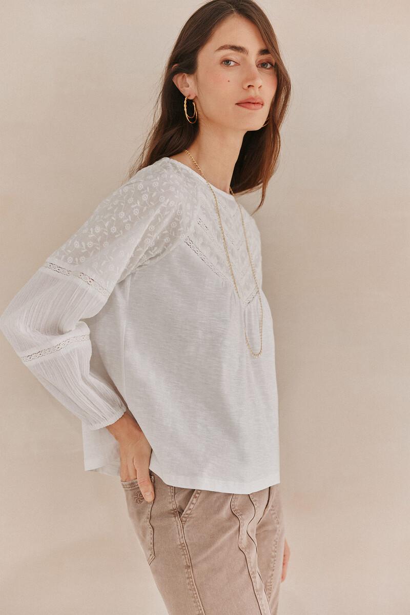 Hoss intropia Fabiola. Camiseta tiras bordadas. | Camisetas y tops de mujer | Hoss Intropia ÚLTIMAS EDICIONES