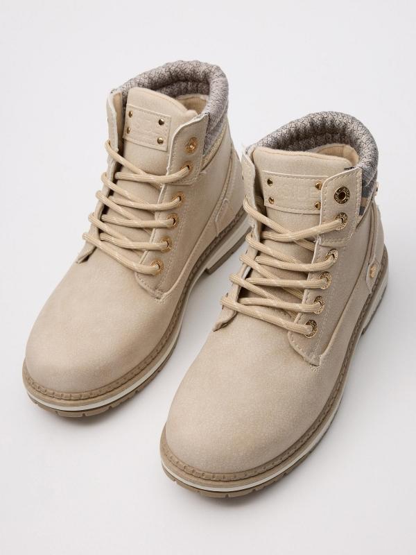 In side Botas estilo montaña combinada beige Envío gratis