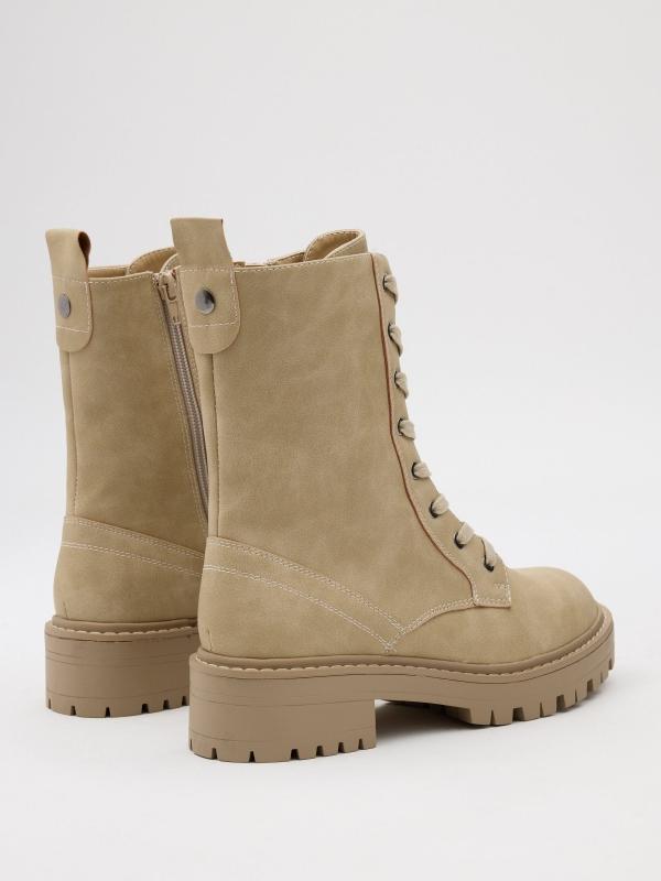 In side Botas media caña con plataforma COMPRAR AHORA