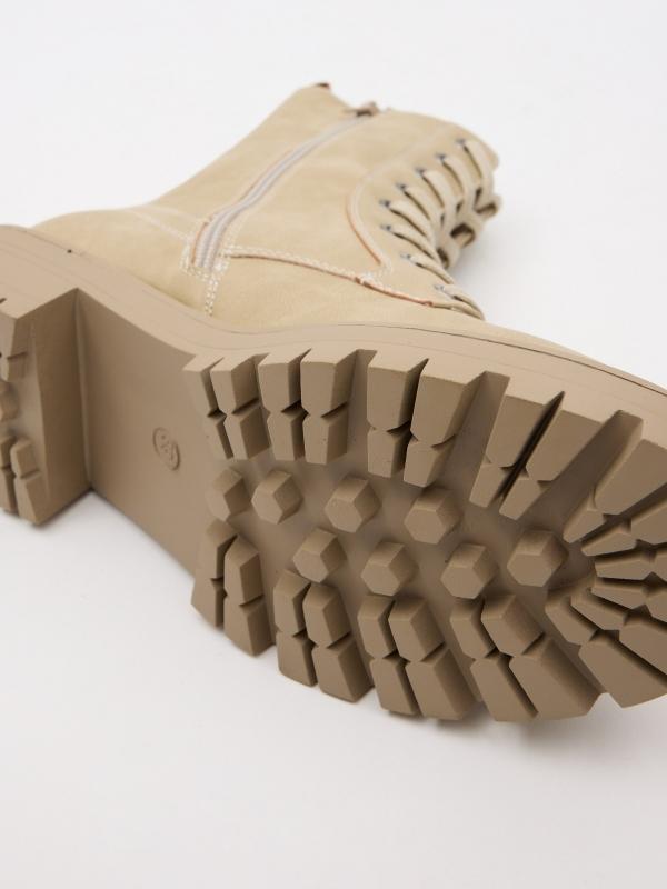 In side Botas media caña con plataforma COMPRAR AHORA