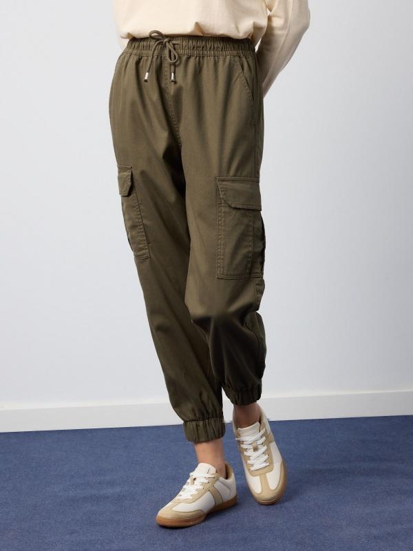 In side Pantalón jogger cargo high rise Solo queda un día