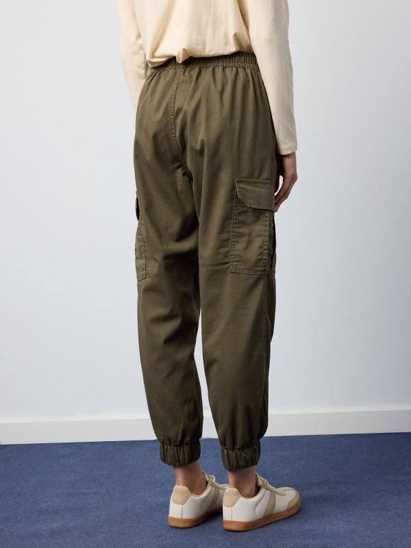 In side Pantalón jogger cargo high rise Solo queda un día
