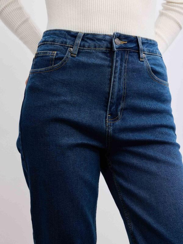 In side Jeans mom slim denim Devoluciones gratuitas