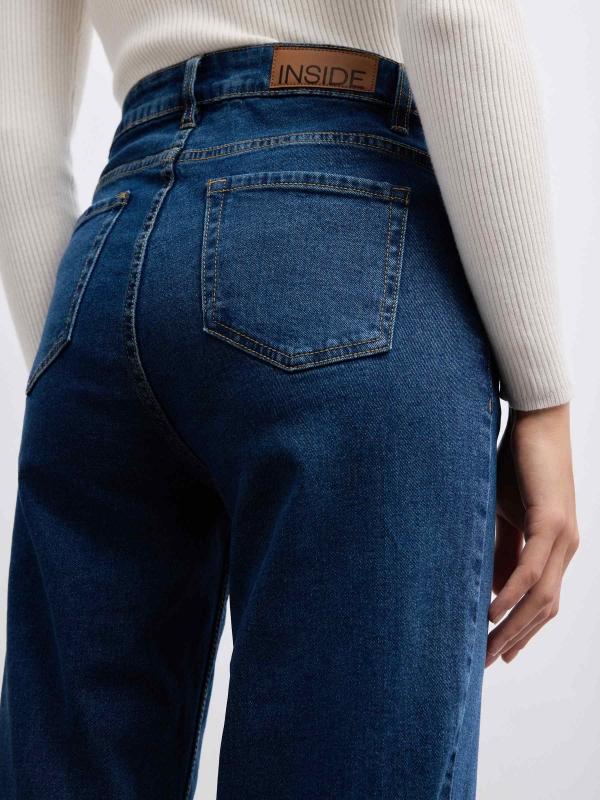 In side Jeans mom slim denim Devoluciones gratuitas