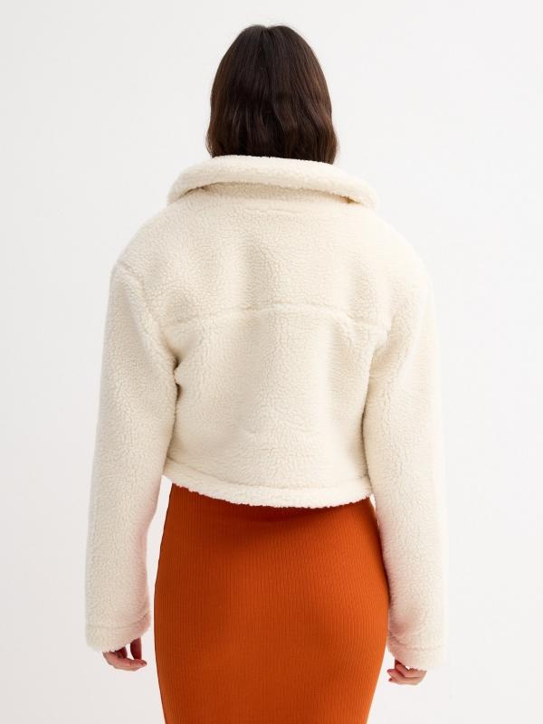 In side Abrigo crop de borrego COMPRAR AHORA