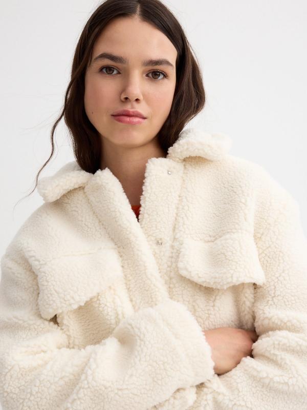 In side Abrigo crop de borrego COMPRAR AHORA