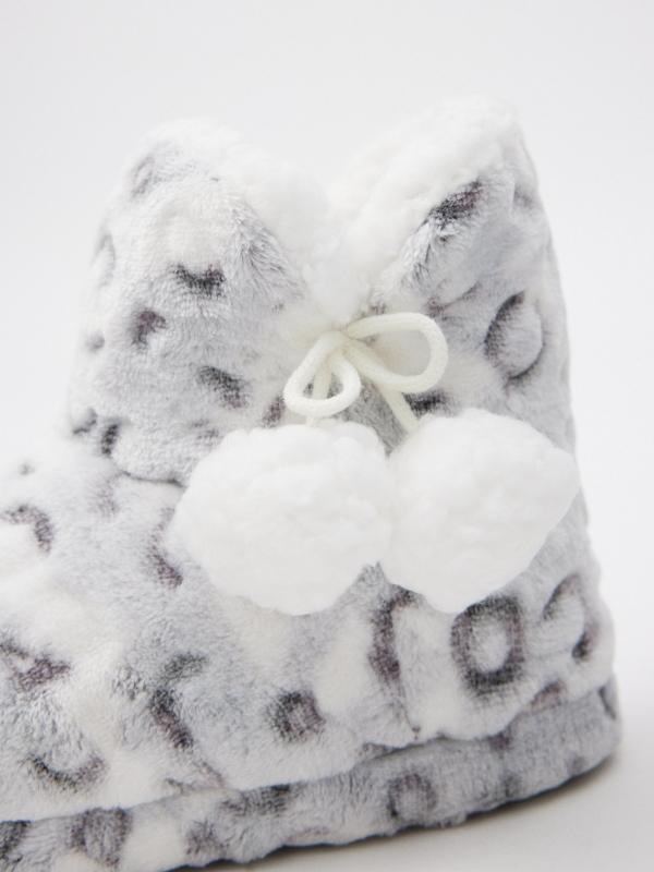 In side Zapatillas de casa bota animal print Rebajas online