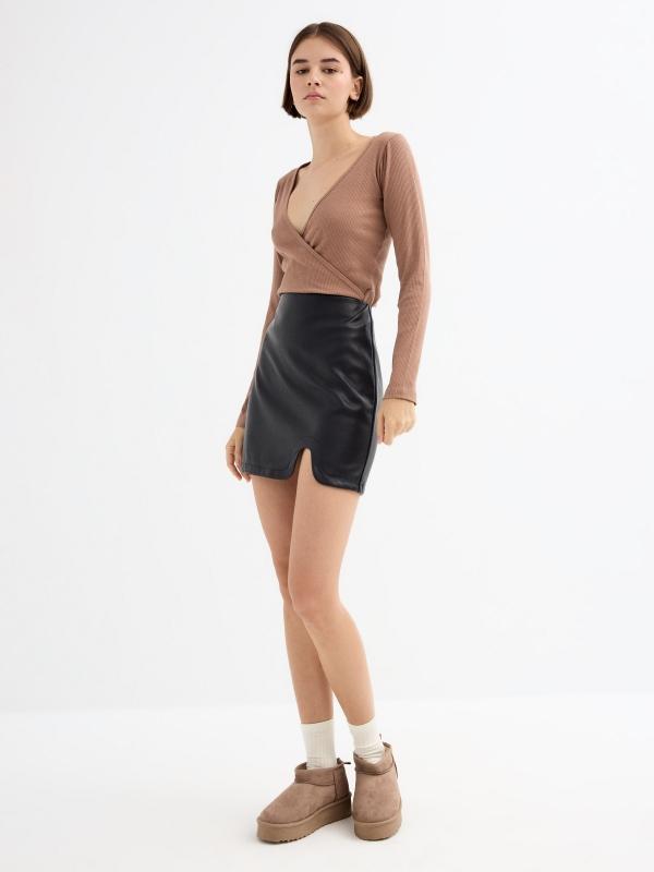 In side Falda mini efecto piel con abertura En línea