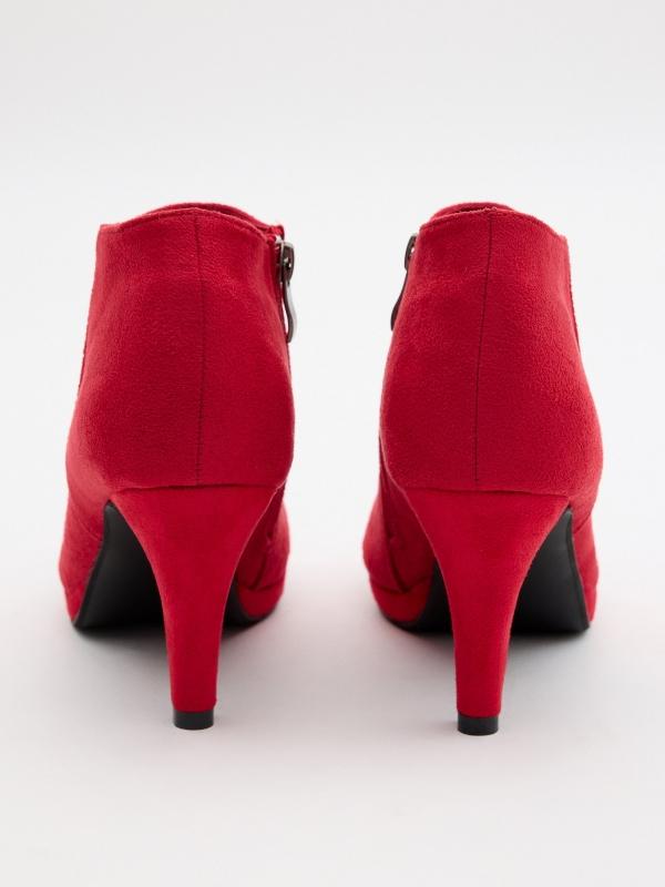 In side Zapatos tacón fino de ante rojo Descuentos del mes