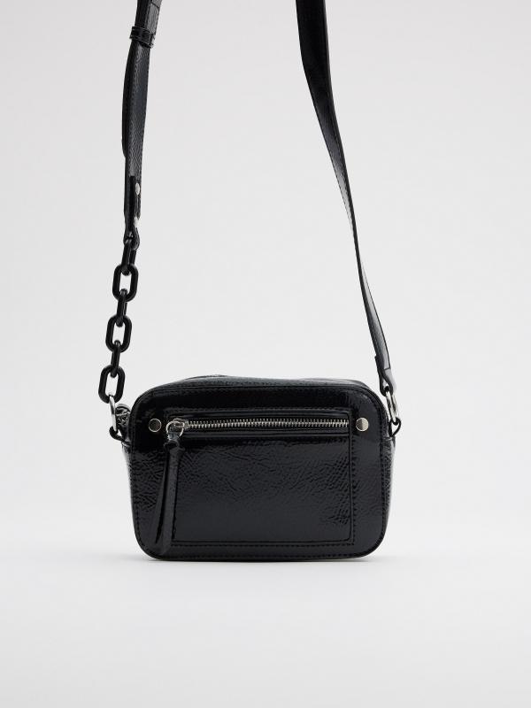 In side Bolso bandolera efecto charol Devoluciones gratuitas
