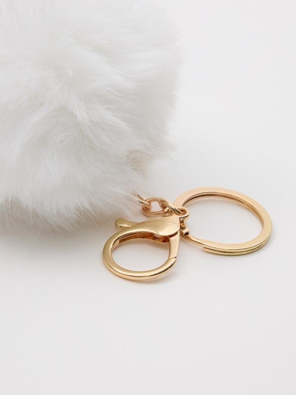In side Llavero pompón blanco COMPRAR AHORA