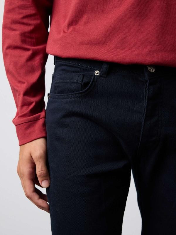 In side Pantalón regular cinco bolsillos 2025