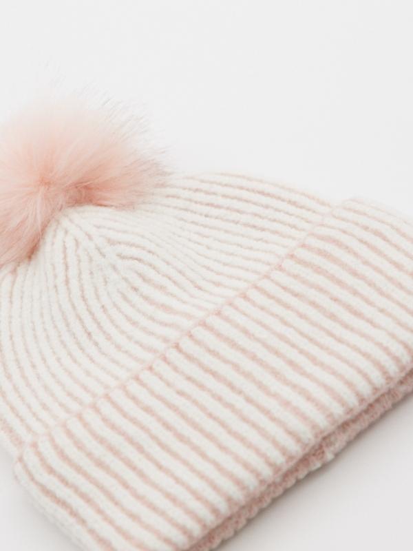 In side Gorro rosa claro con pompón Solo hoy