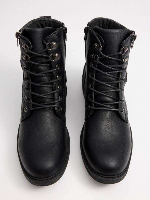 In side Bota negra detalle cremallera Últimos 3 días