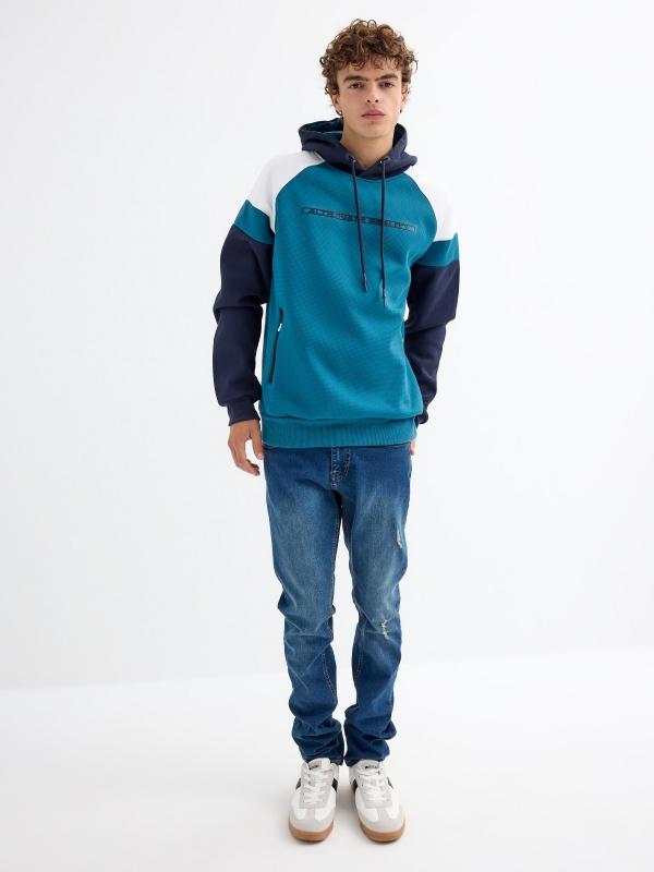 In side Sudadera texto color block Tienda
