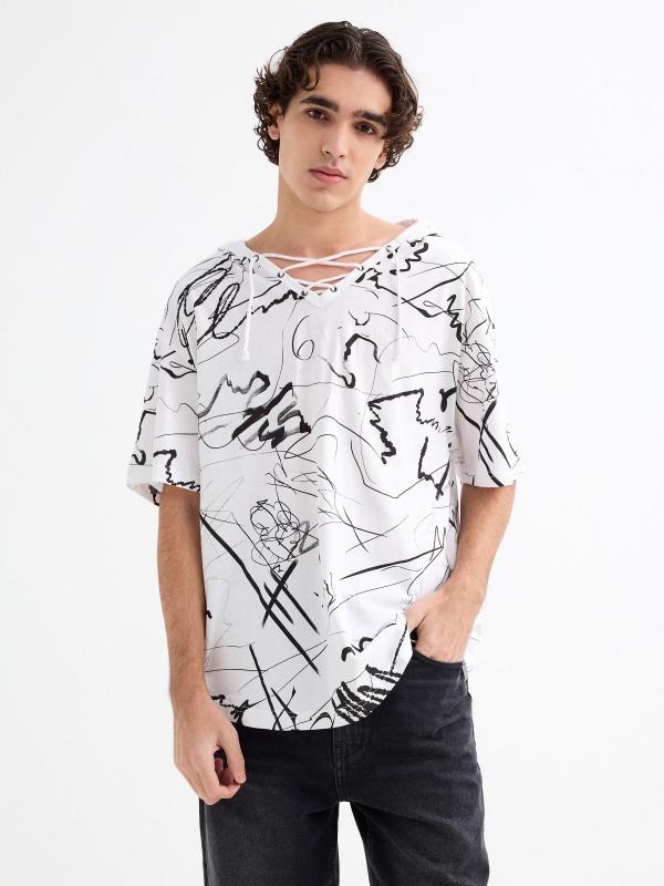 In side Camiseta manga corta capucha pinceladas