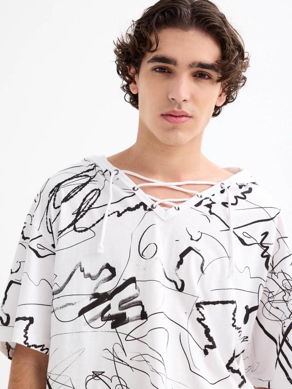 In side Camiseta manga corta capucha pinceladas Grandes descuentos