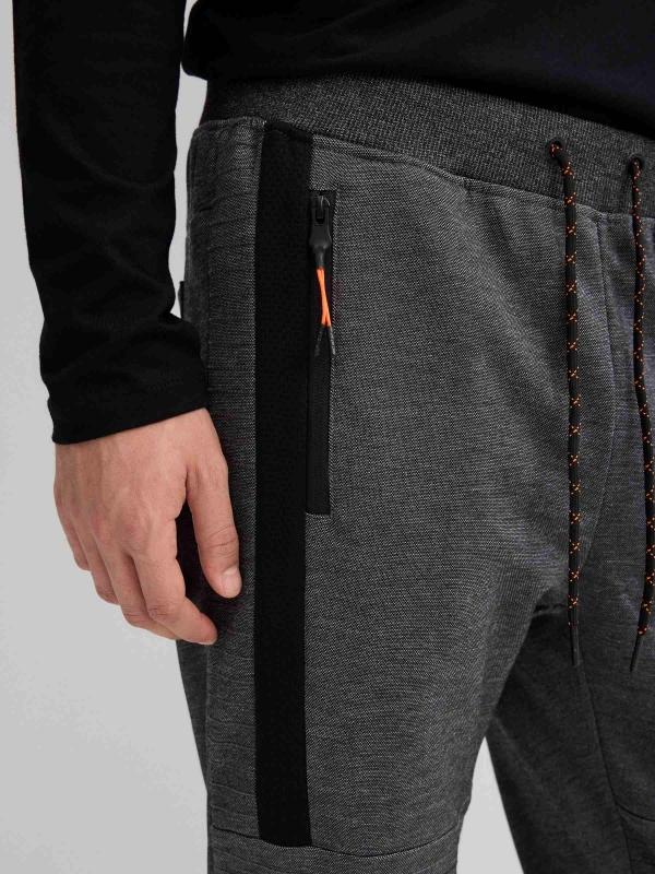 In side Pantalón jogger con cremalleras Ofertas de temporada