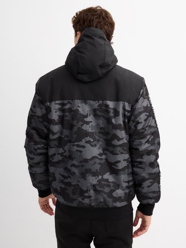 In side Cazadora capucha print camuflaje COMPRAR AHORA