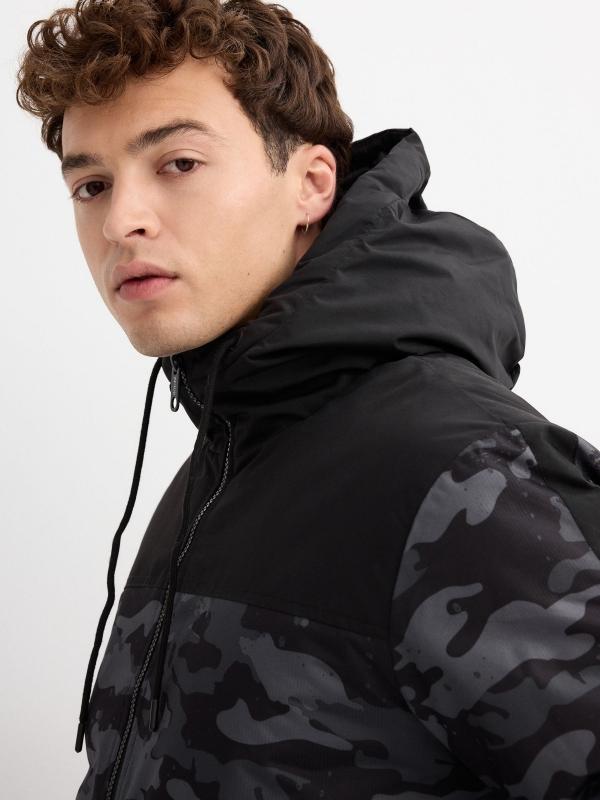 In side Cazadora capucha print camuflaje COMPRAR AHORA
