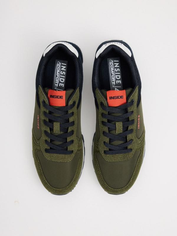 In side Zapatillas casual running verde oscuro En oferta