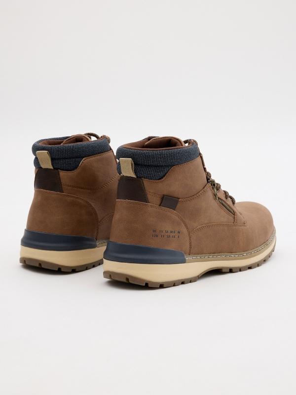 In side Bota marrón cuello acolchado Tienda