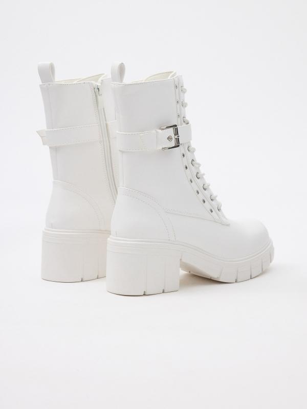 In side Botin con hebilla y tachas Rebajas de fábrica