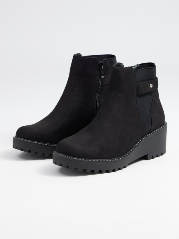 In side Botas con cuña y hebilla Envío gratis