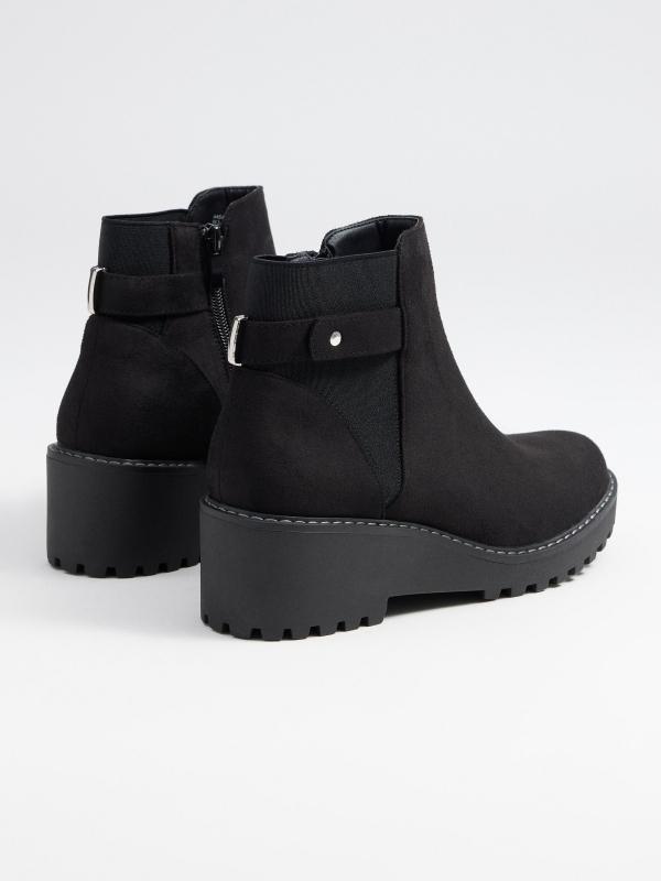 In side Botas con cuña y hebilla Envío gratis