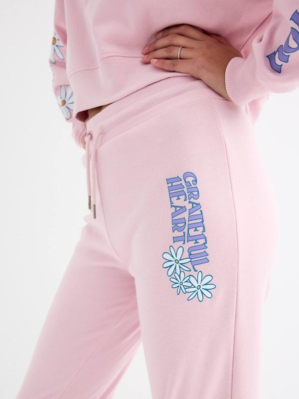In side Pantalón jogger rosa estampado En oferta