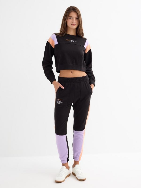 In side Pantalón jogger color block
