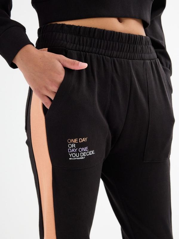 In side Pantalón jogger color block Libre de impuestos