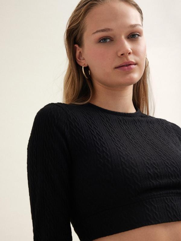 In side Camiseta crop con textura Rebajas