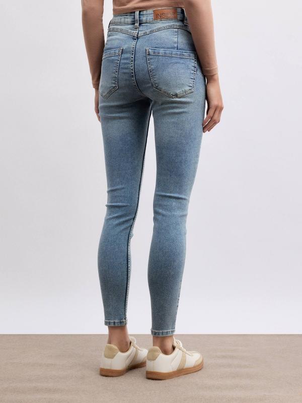 In side Jeans mid rise skinny push up Mejor oferta