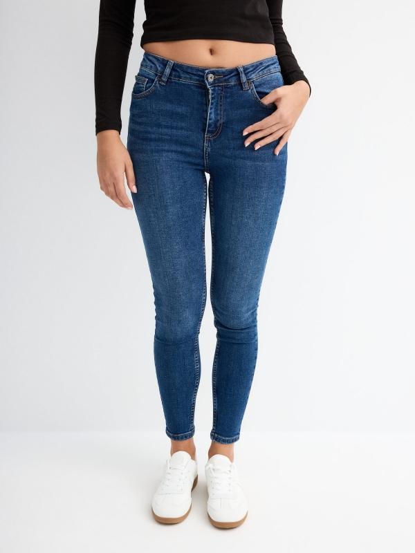 In side Jeans básico de tiro medio Precio de fábrica