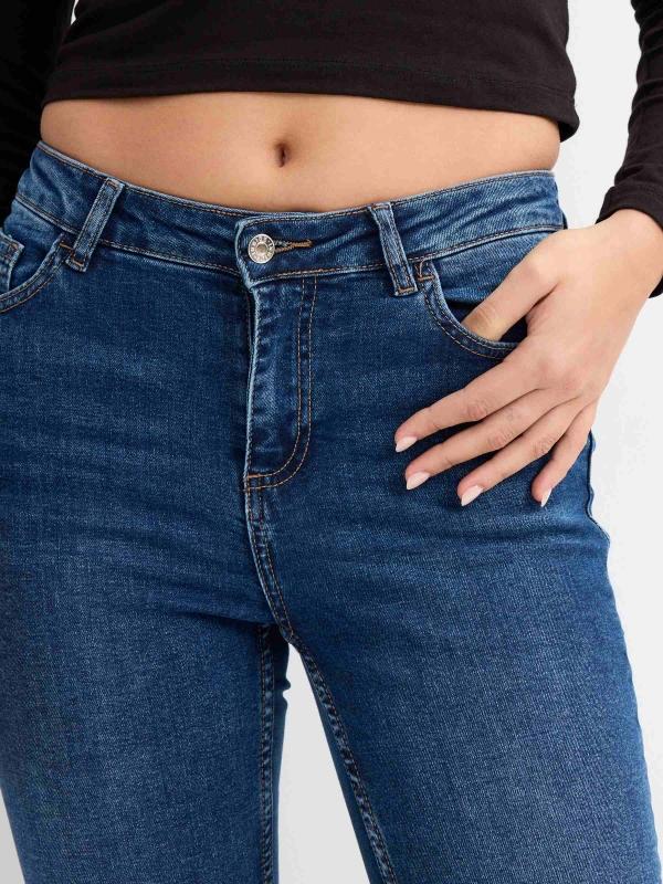In side Jeans básico de tiro medio Precio de fábrica