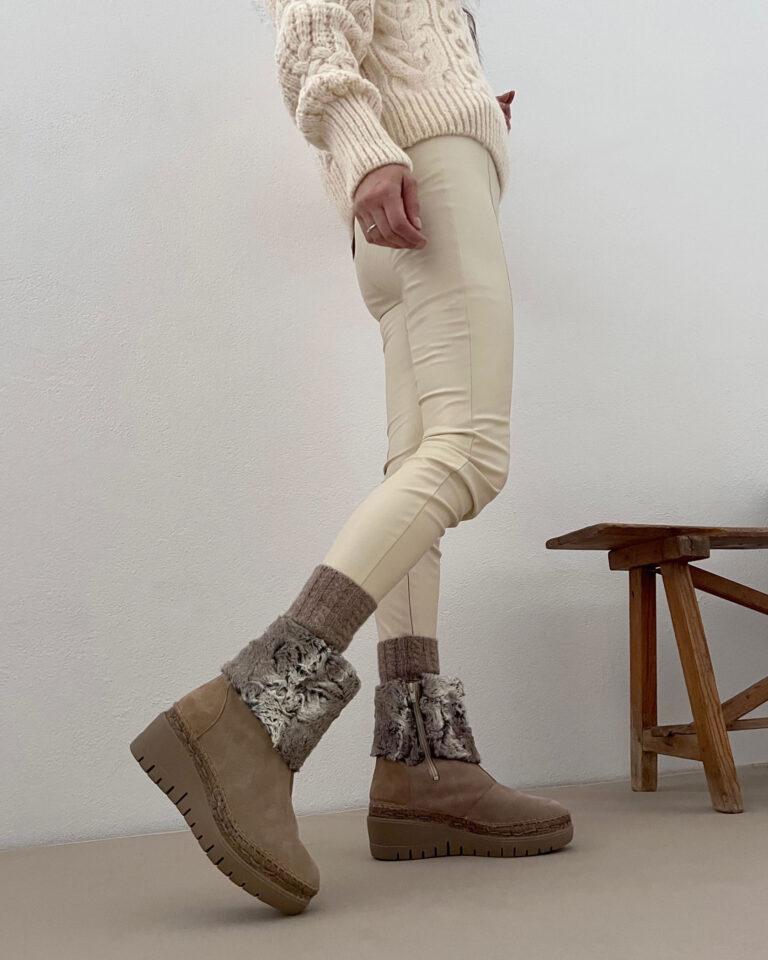 juncal aguirre Botas Devi Taupe Envío gratis