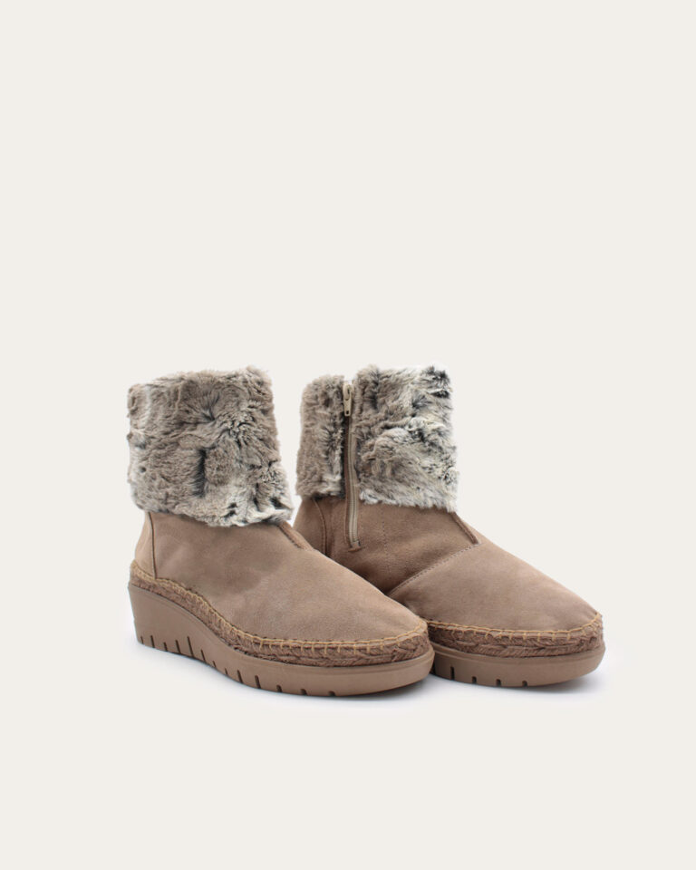 juncal aguirre Botas Devi Taupe Envío gratis